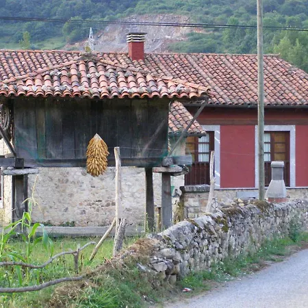 Värdshus Casa Aldea Castanos Triongo
