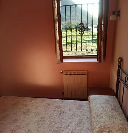 Casa Aldea Castanos * Triongo